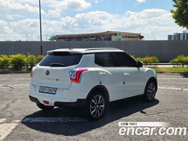 KG Mobility (Ssangyong) Tivoli, 2015 год — фото 2 из 4